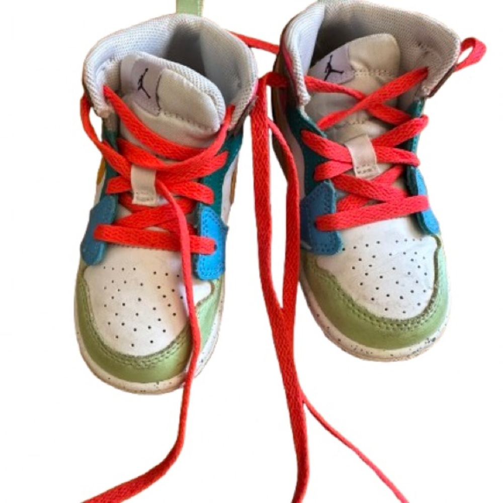 Air Jordan mid SE High-Top Sneakers with Retro Design